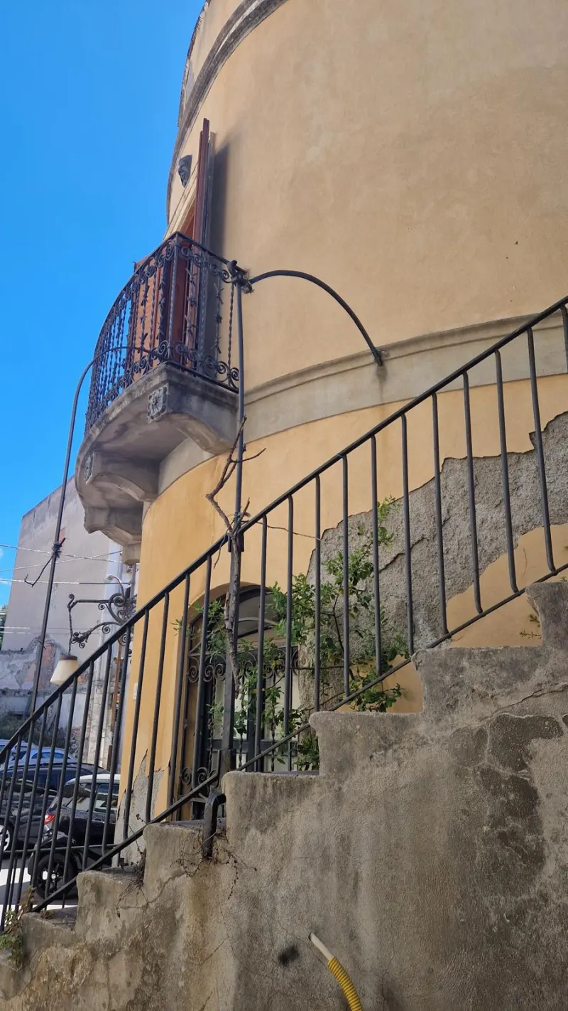 Dimora storica a forma di torre a Villafranca Tirrena