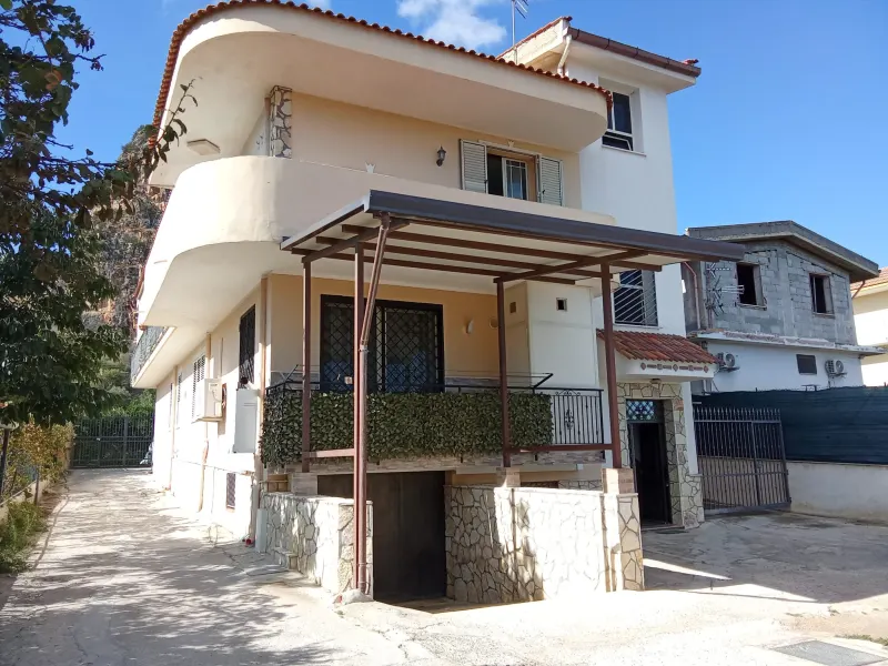Portella di Mare -Cannita Terrazzo e posto auto a Misilmeri