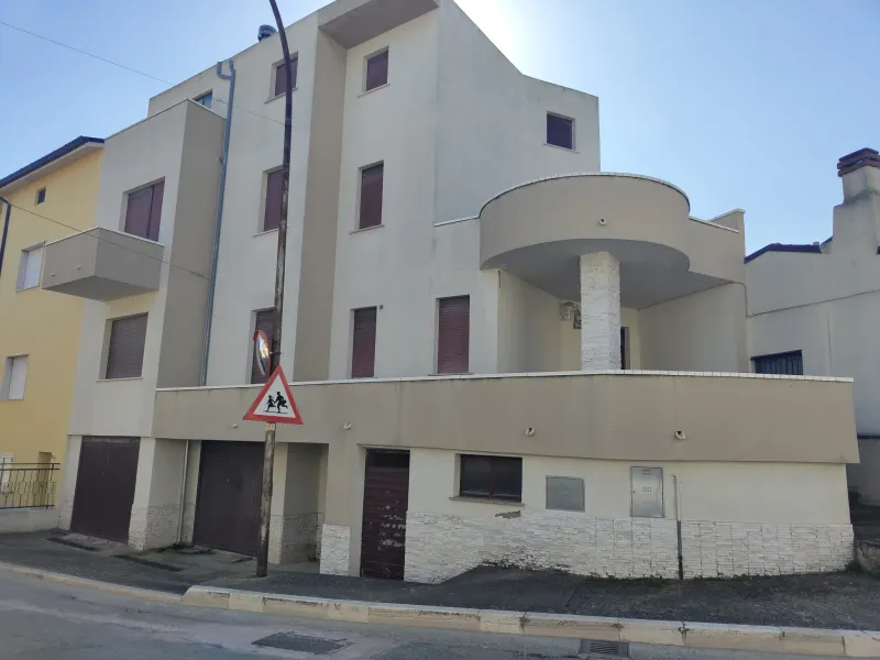 SOLUZIONE INDIPENDENTE CON 600 MQ DI GIARDINO PRIVATO a Casalbordino