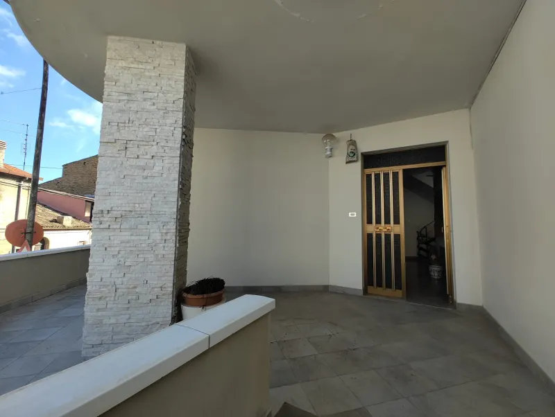 SOLUZIONE INDIPENDENTE CON 600 MQ DI GIARDINO PRIVATO · foto 3