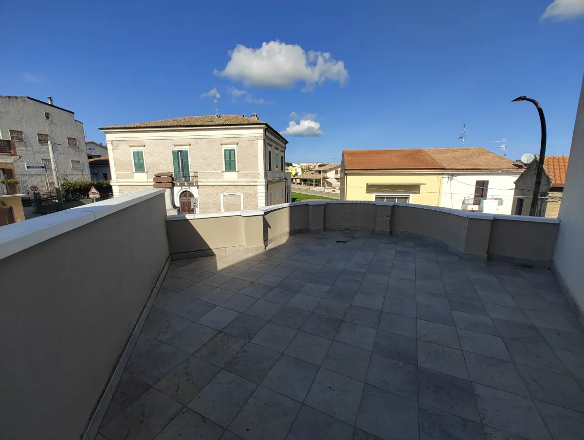 SOLUZIONE INDIPENDENTE CON 600 MQ DI GIARDINO PRIVATO · foto 28