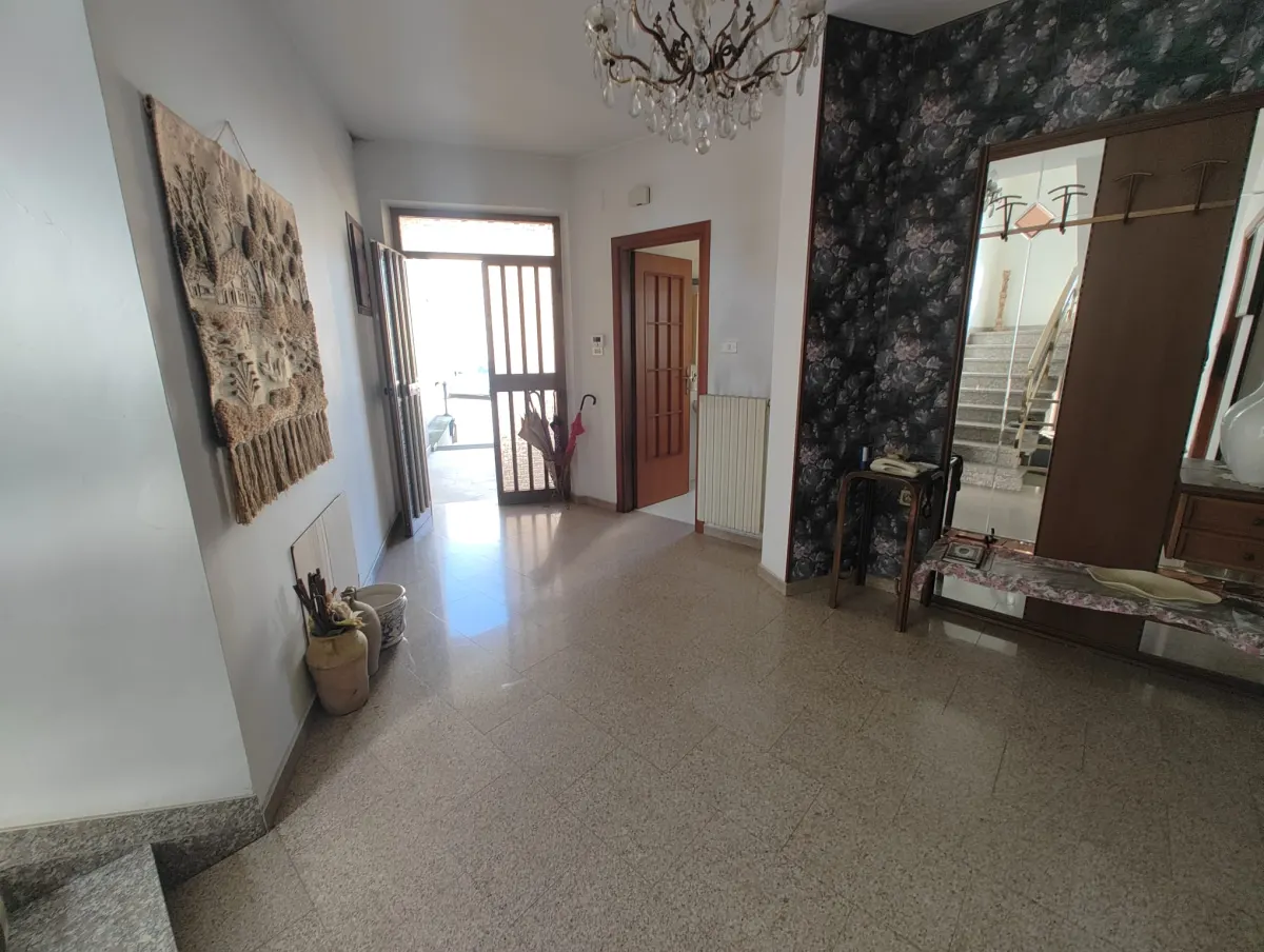 SOLUZIONE INDIPENDENTE CON 600 MQ DI GIARDINO PRIVATO · foto 6