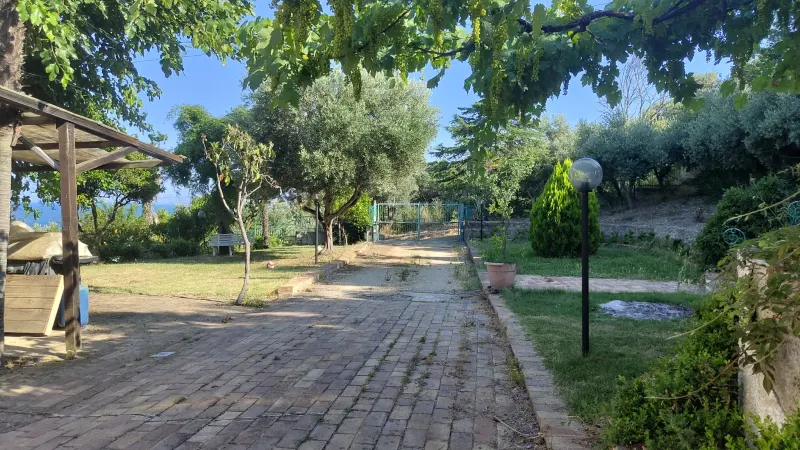 VILLETTA BIFAMILIARE CON GIARDINO A POCHI PASSI DAL MARE · foto 2
