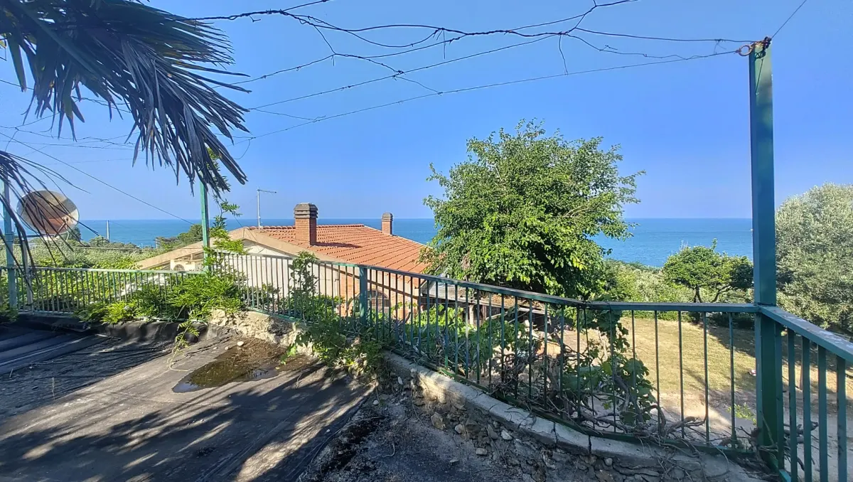VILLETTA BIFAMILIARE CON GIARDINO A POCHI PASSI DAL MARE · foto 32