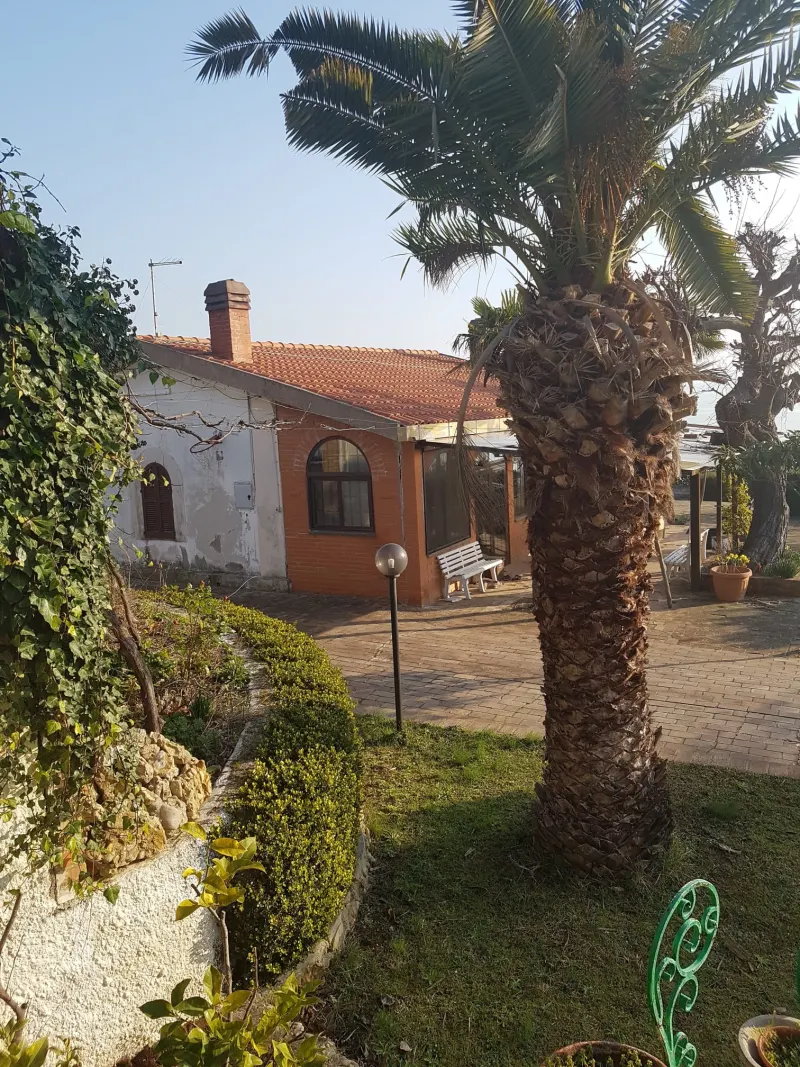 VILLETTA BIFAMILIARE CON GIARDINO A POCHI PASSI DAL MARE · foto 5