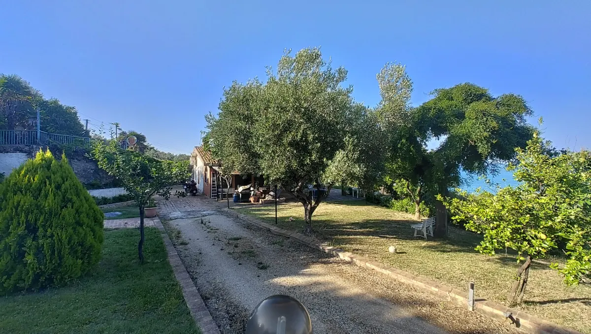 VILLETTA BIFAMILIARE CON GIARDINO A POCHI PASSI DAL MARE · foto 9