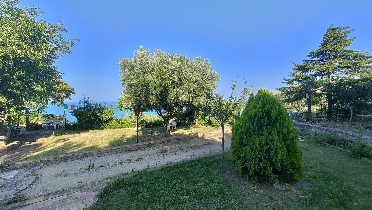 VILLETTA BIFAMILIARE CON GIARDINO A POCHI PASSI DAL MARE · foto 10