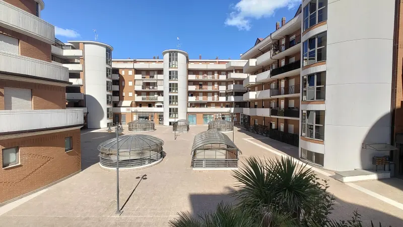 APP. USO UFFICIO  DI 170 MQ COMMERCIALI CON AMPIO TERRAZZO · foto 4