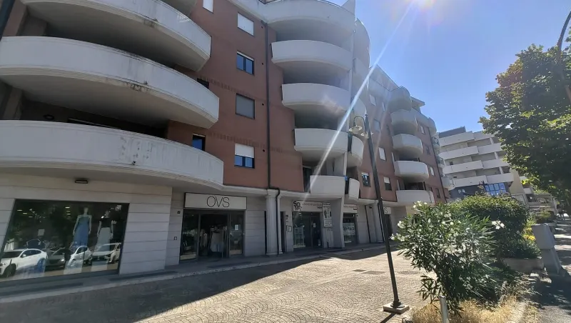 APP. USO UFFICIO  DI 170 MQ COMMERCIALI CON AMPIO TERRAZZO · foto 5