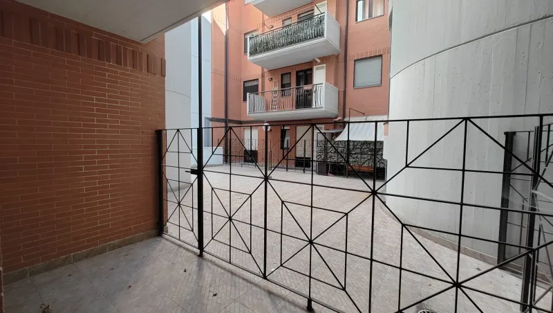 APPARTAMENTO AL PIANO TERRA DI 150 MQ COMMERCIALI  CON AMPIA CORTE ESTERNA                                          CON TERRAZZO/GIARDINO DI  CIRCA 75 MQ · foto 3