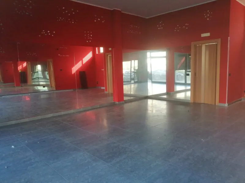 AFFITTASI LOCALE COMMERCIALE DI 60 MQ A VASTO MARINA a Vasto