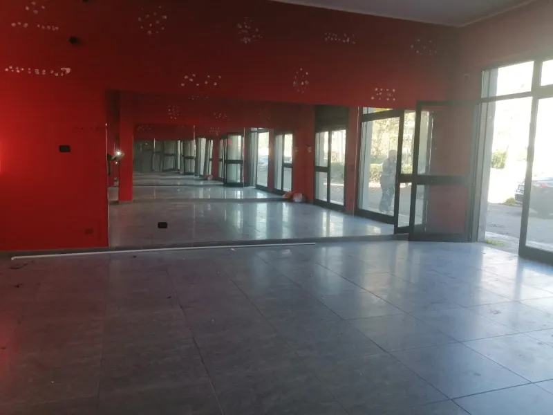AFFITTASI LOCALE COMMERCIALE DI 60 MQ A VASTO MARINA · foto 4