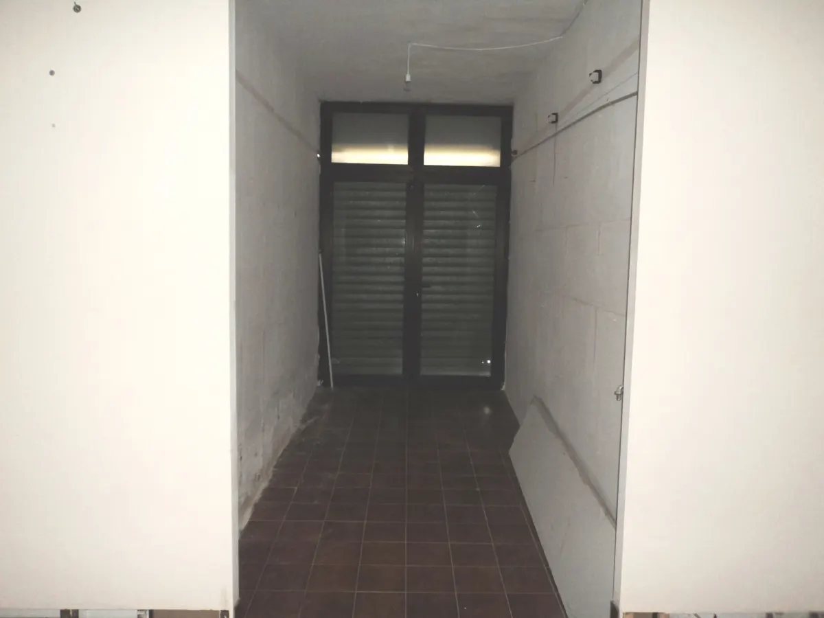 BELLISSIMO LOCALE COMMERCIALE DI 82 MQ CON MAGAZZINO DI 55 MQ · foto 12