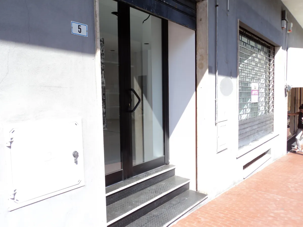 BELLISSIMO LOCALE COMMERCIALE DI 82 MQ CON MAGAZZINO DI 55 MQ · foto 14
