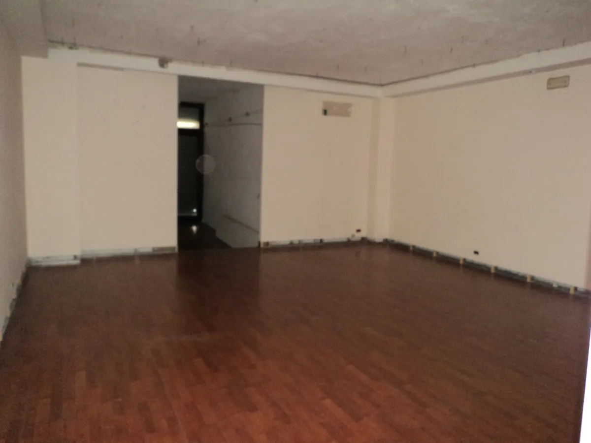 BELLISSIMO LOCALE COMMERCIALE DI 82 MQ CON MAGAZZINO DI 55 MQ · foto 6