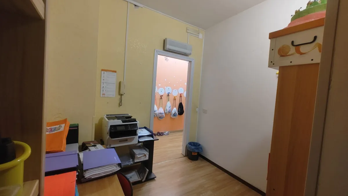 VENDESI BELLISSIMO LOCALE COMMERCIALE DI OLTRE 250 MQ · foto 11