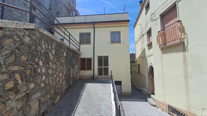 CASA INDIPENDENTE DI 155 MQ A MONTEFACONE NEL SANNIO (CB) a Montefalcone Nel Sannio