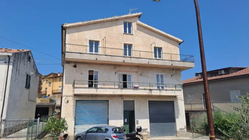 Vendesi intero stabile a Carunchio di 560 Mq a Carunchio