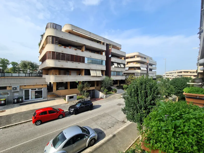 BILOCALE - VIA MARIO CAROTENUTO · foto 4