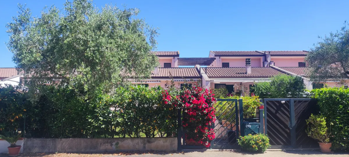 SPERLONGA VILLA A SCHIERA · foto 1