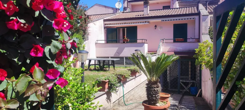 SPERLONGA VILLA A SCHIERA · foto 3
