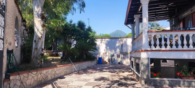 APPARTAMENTO CON TERRAZZO IN VILLA · foto 5