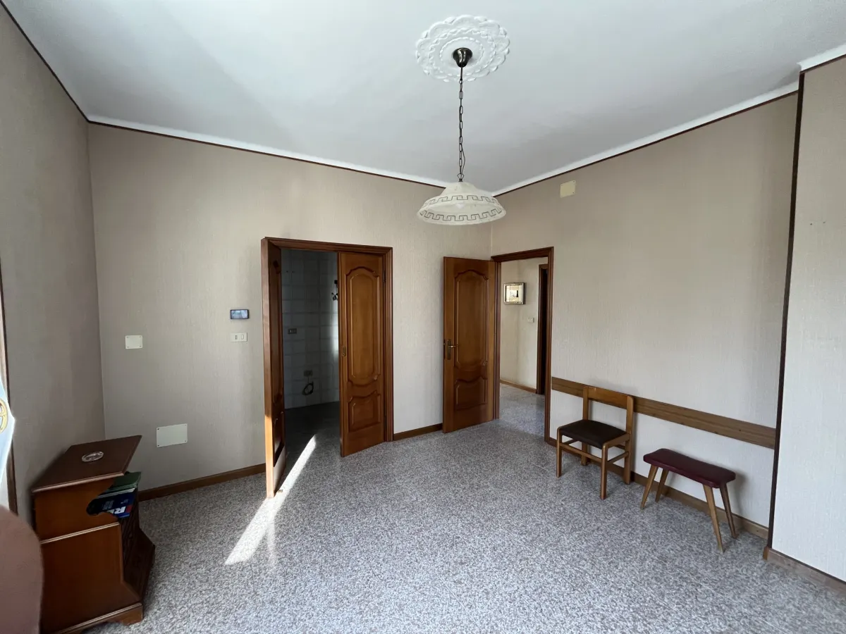 Villa Bifamiliare con due appartamenti indipendenti con box auto doppio · foto 13
