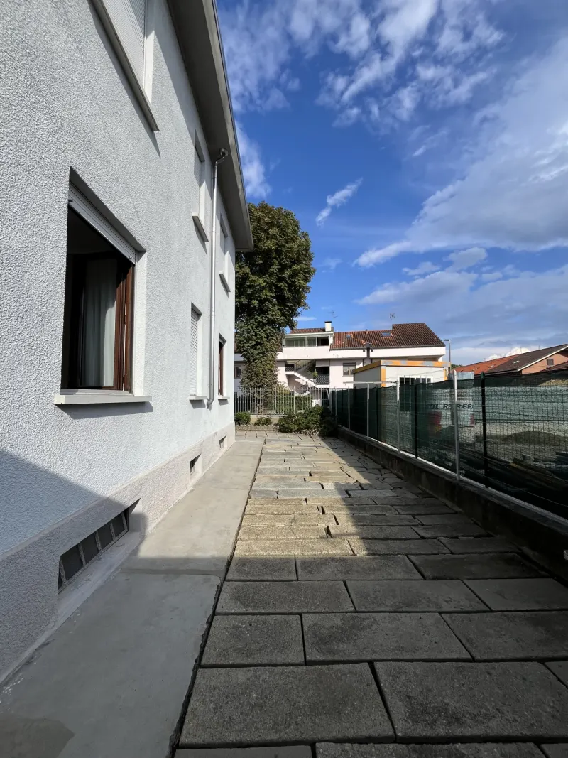 Villa Bifamiliare con due appartamenti indipendenti con box auto doppio · foto 3