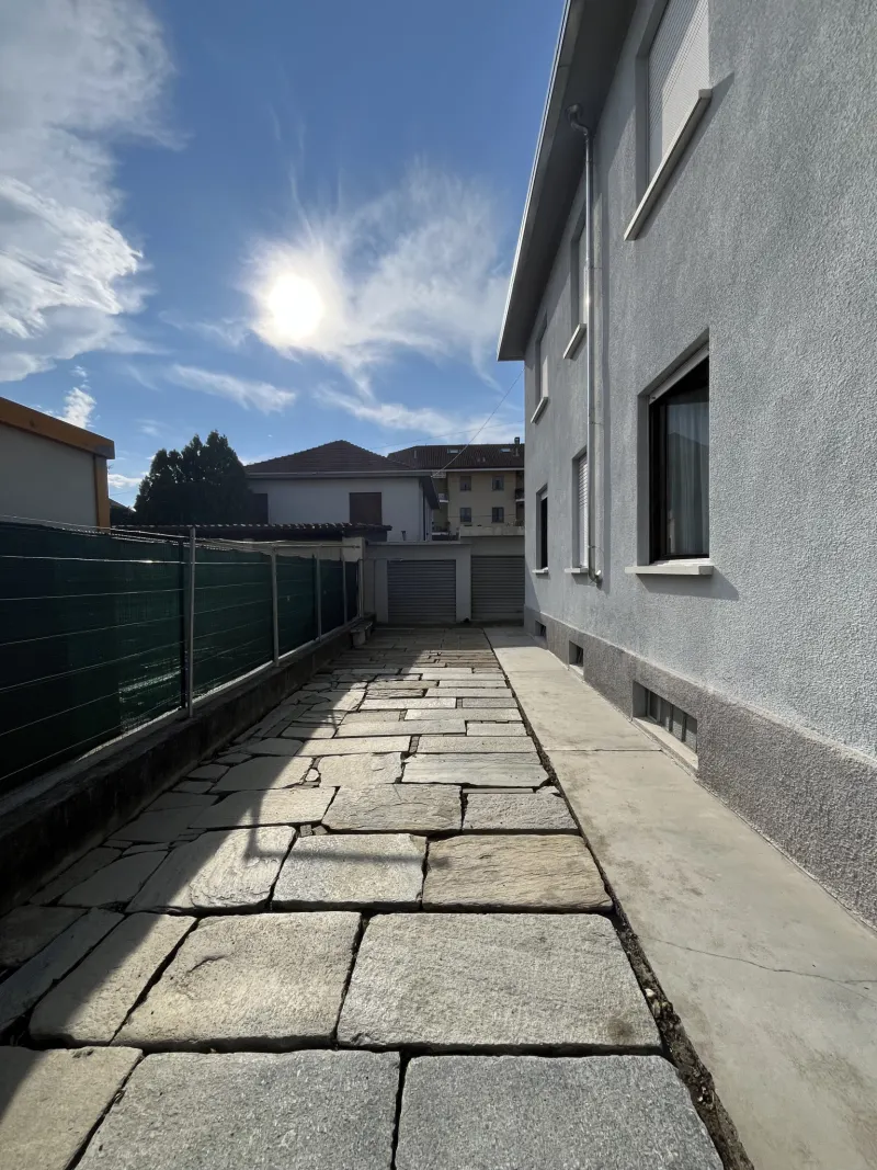 Villa Bifamiliare con due appartamenti indipendenti con box auto doppio · foto 4