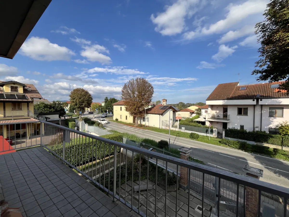 Villa Bifamiliare con due appartamenti indipendenti con box auto doppio · foto 35