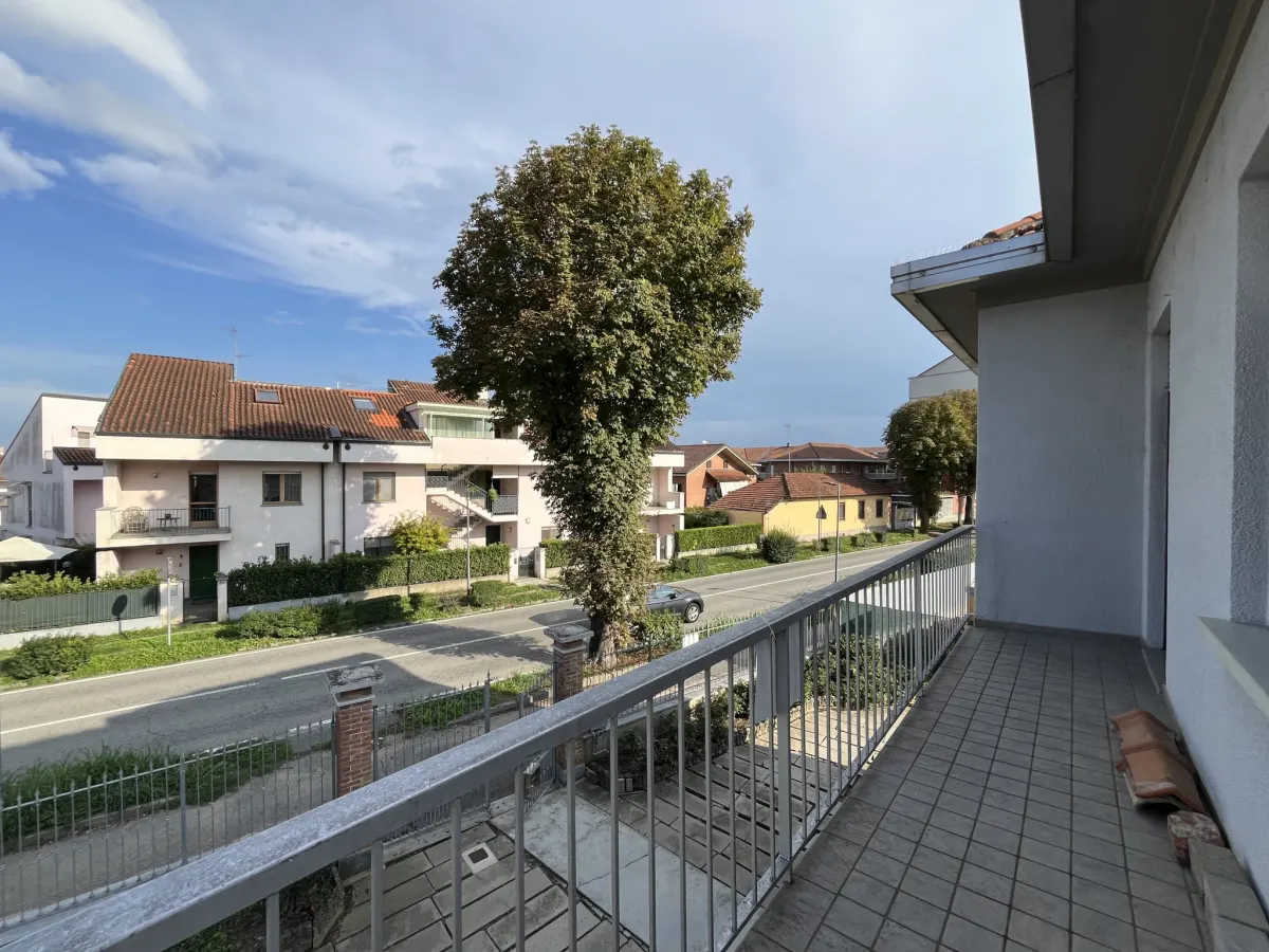 Villa Bifamiliare con due appartamenti indipendenti con box auto doppio · foto 37