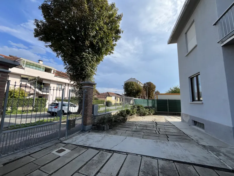 Villa Bifamiliare con due appartamenti indipendenti con box auto doppio · foto 5