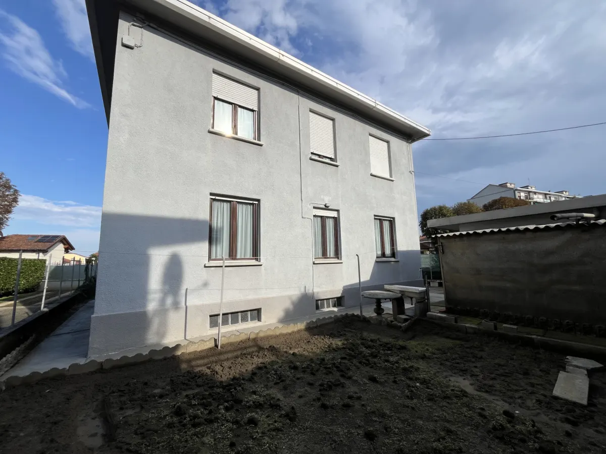 Villa Bifamiliare con due appartamenti indipendenti con box auto doppio · foto 6
