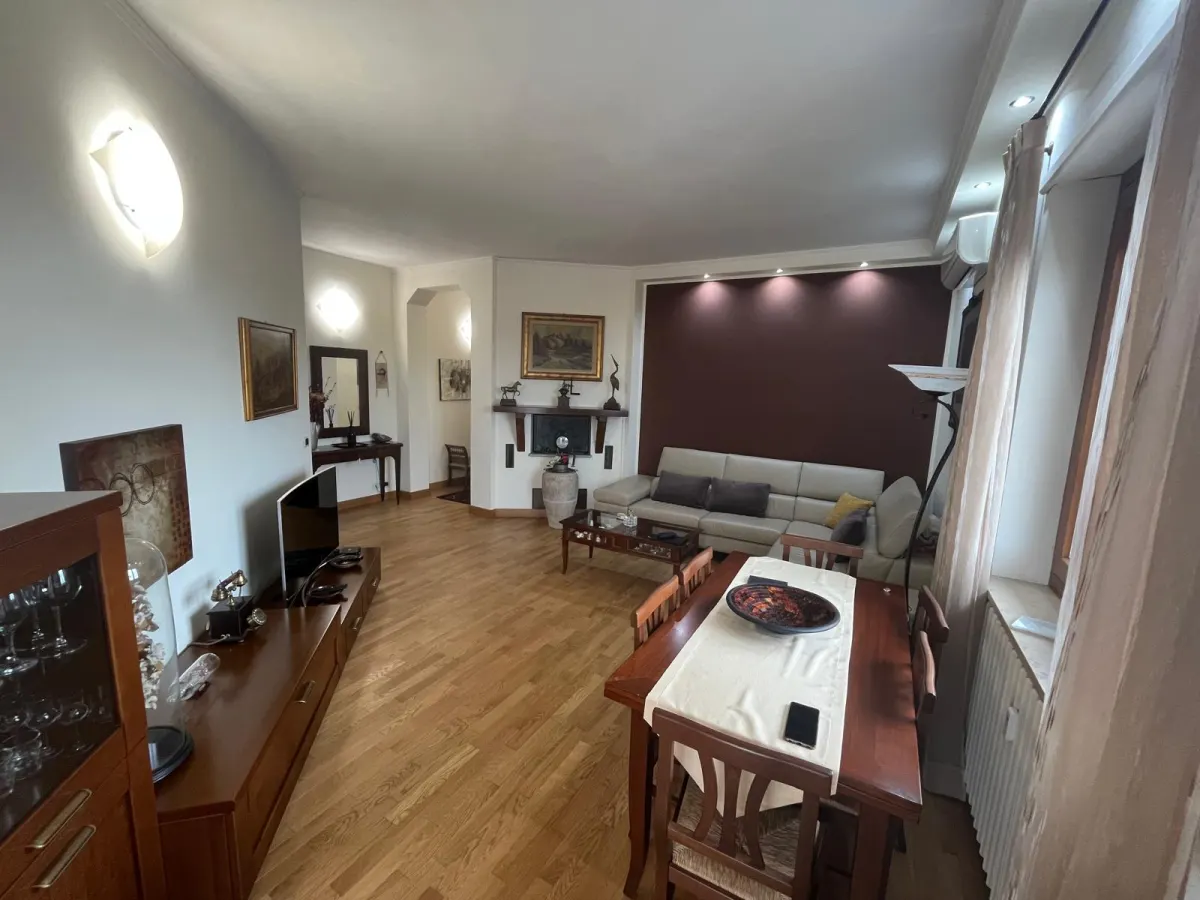 Attico panoramico in centro a Carignano · foto 11