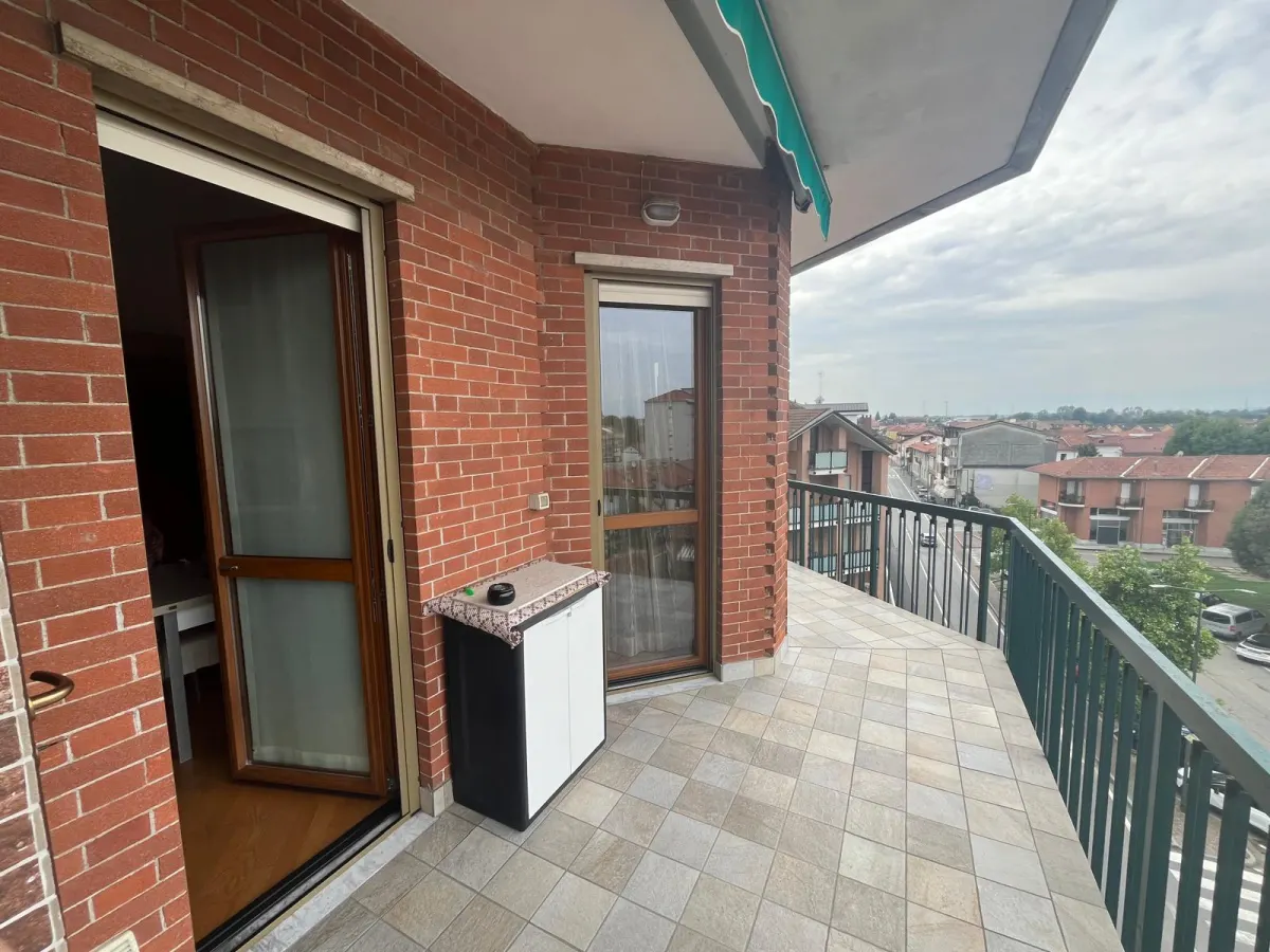 Attico panoramico in centro a Carignano · foto 15