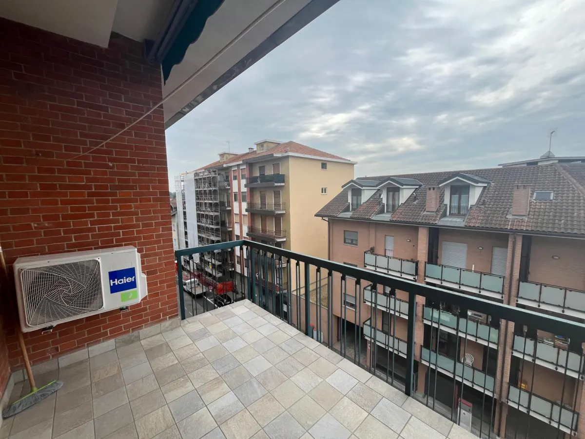 Attico panoramico in centro a Carignano · foto 18