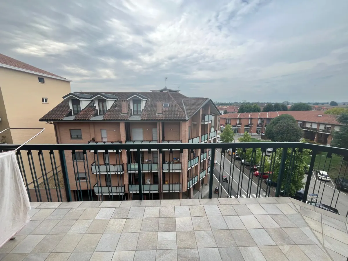 Attico panoramico in centro a Carignano · foto 20