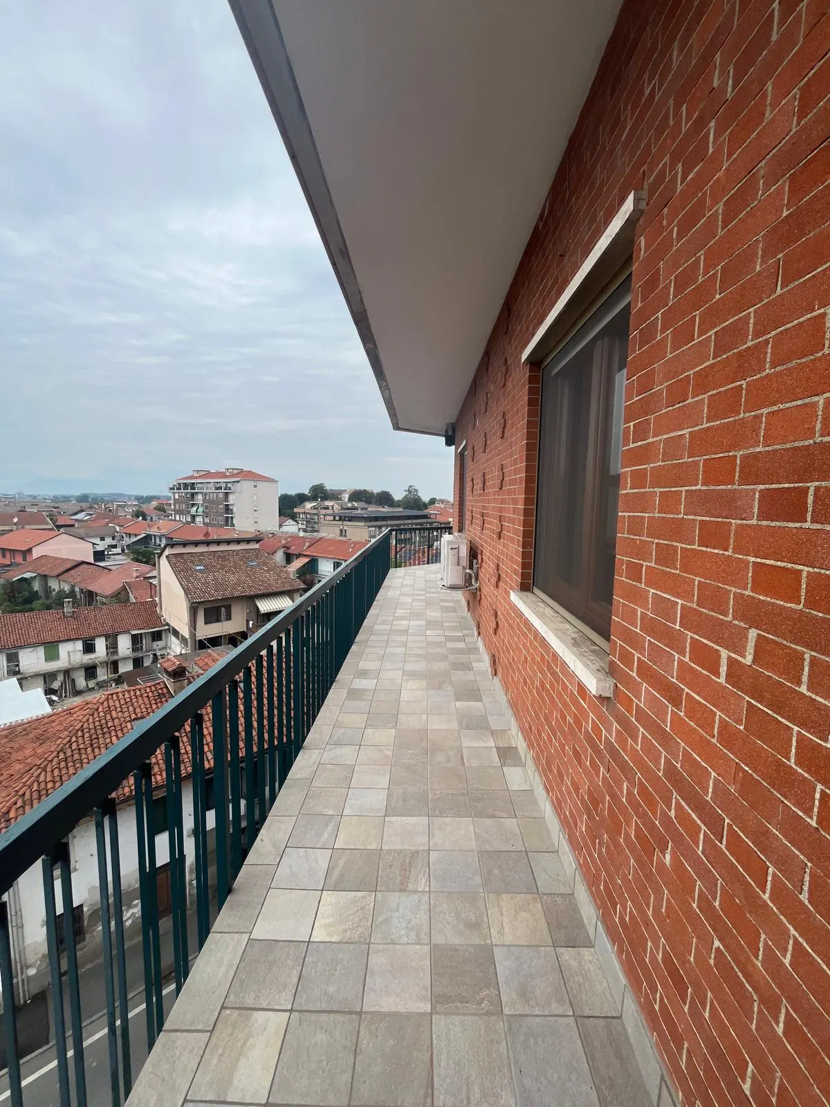 Attico panoramico in centro a Carignano · foto 22