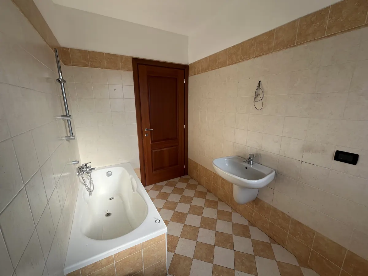 Appartamento con doppia terrazza in centro a Carignano · foto 16
