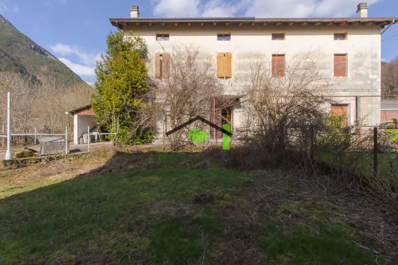 Casa in linea con giardino a Maniago