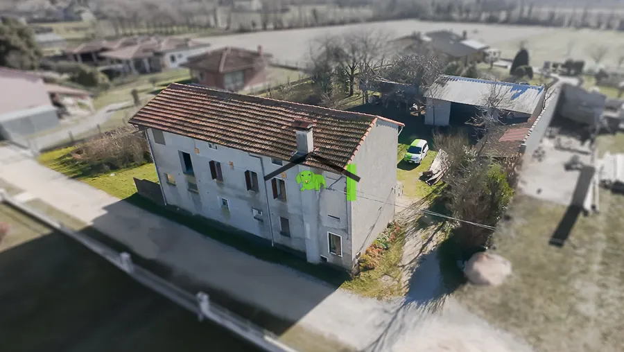 Casa indipendente con pertinenze esterne e ampio giardino privato · foto 1