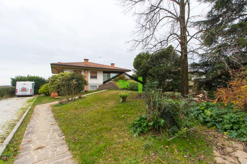 Villa indipendente con giardino privato a Codroipo