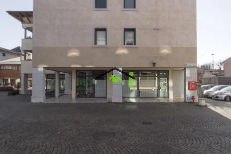 Locale commerciale in posizione strategica · foto 1