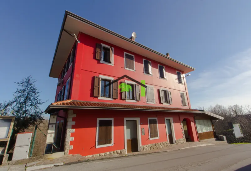 Complesso immobiliare già locato per investimento a Castelnovo Del Friuli