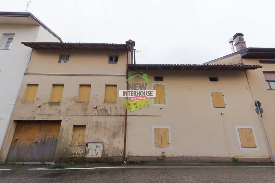 Casa in linea con giardino · foto 1