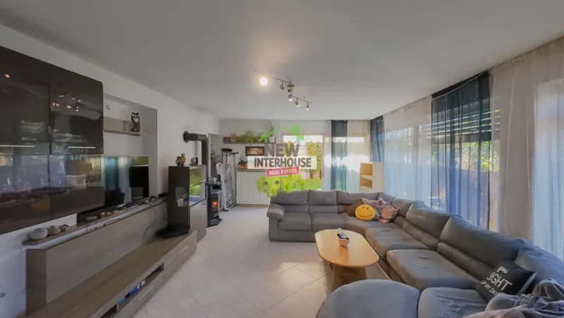 Appartamento al piano terra in bifamiliare con giardino esclusivo a Ora