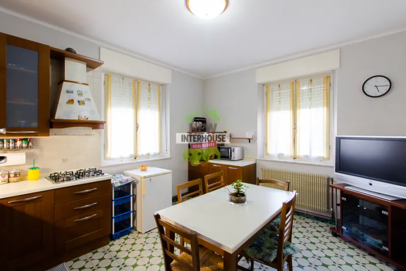 Appartamento al piano terra con garage, cantina e giardino privato a Spilimbergo