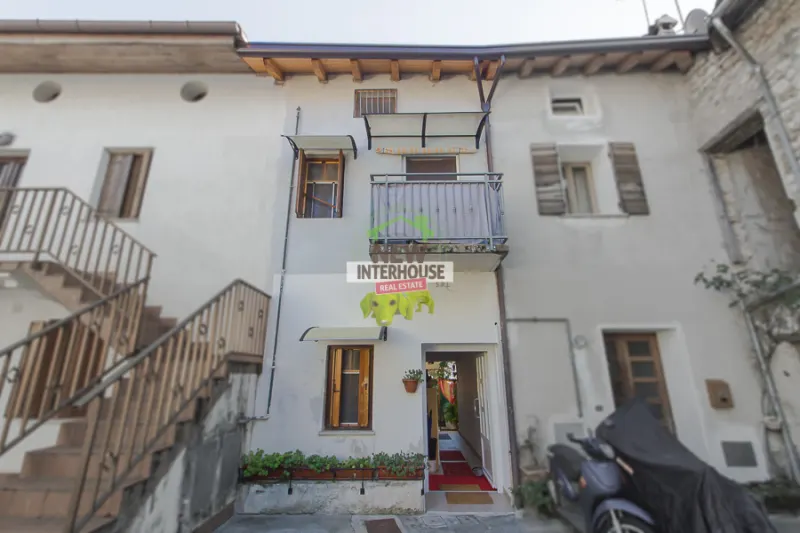 Casa in linea di testa con scoperto esclusivo a Maniago