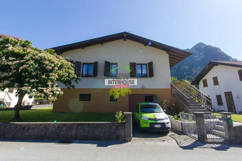 Casa indipendente con giardino a Maniago