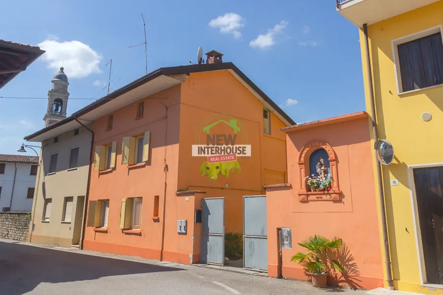 Casa in linea con appezzamento verde · foto 1